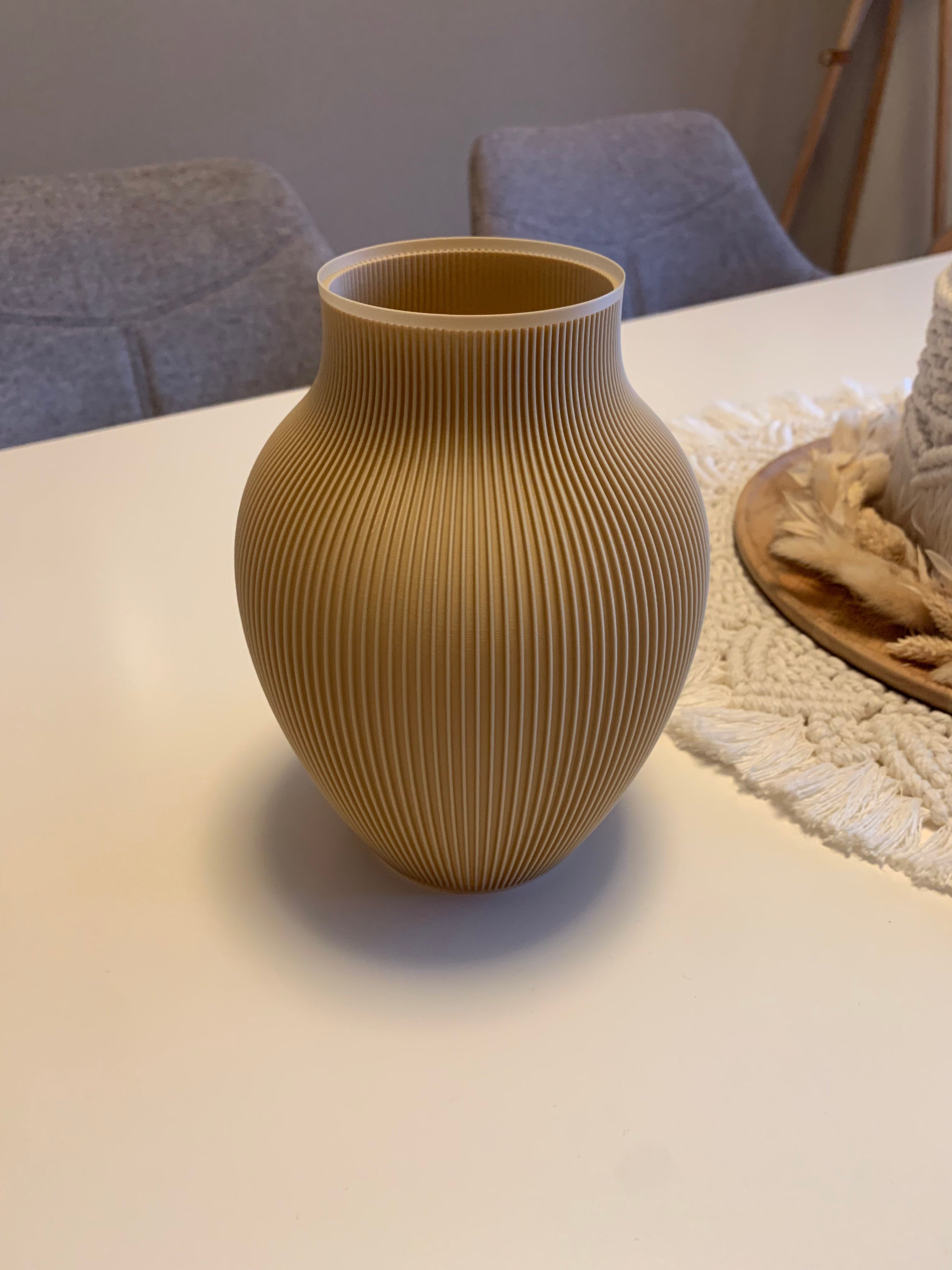 Tayo Japandi Vase (18cm)